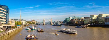 Tower Bridge ve Hms Belfast savaş gemisi 