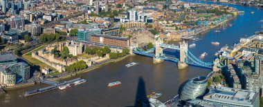 Londra tower Köprüsü'nün havadan görünümü