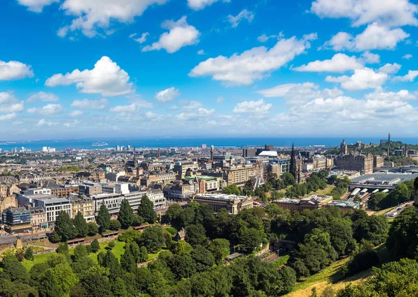 Panoramatický výhled na Edinburgh — Stock fotografie