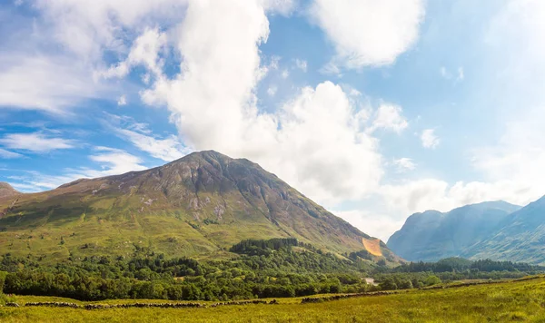 Zomer in de hooglanden van Schotland — Stockfoto