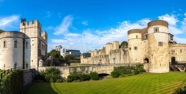 Tower of London w piękny letni dzień — Zdjęcie stockowe