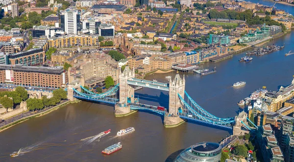 Londra tower Köprüsü'nün havadan görünümü