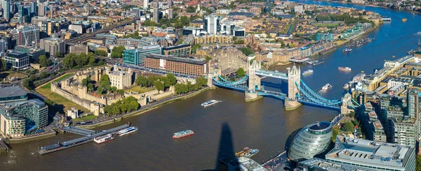 Londra tower Köprüsü'nün havadan görünümü