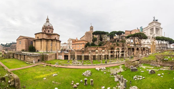 Antiguas ruinas del Foro en Roma — Foto de Stock