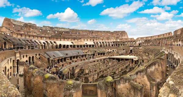 Legendární Koloseum v Římě — Stock fotografie
