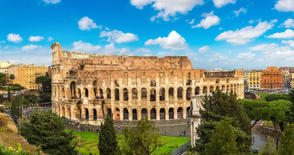 Coliseum legendaris di Roma — Stok Foto