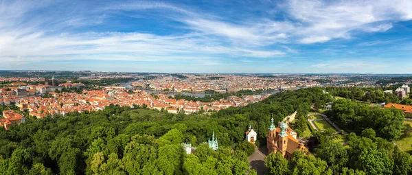 Панорамный вид на Прагу с воздуха — стоковое фото