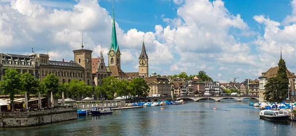 Panorama de la parte histórica de Zurich — Foto de Stock