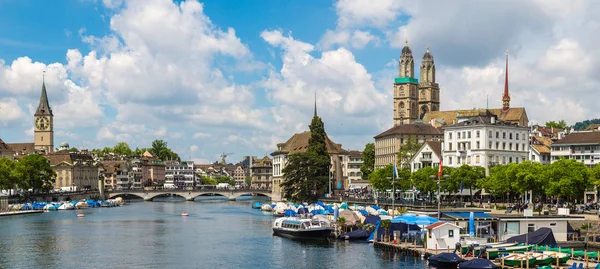 Panorama de la parte histórica de Zurich — Foto de Stock