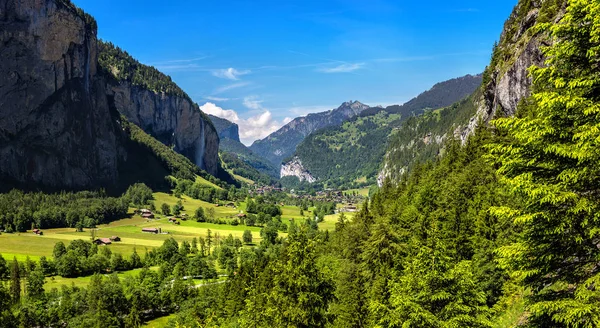 Panorama de la vallée de Lauterbrunnen — Photo