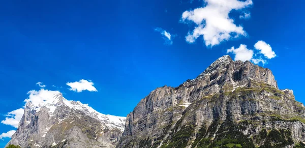 Гора біля села Gimmelwald & Муррей — стокове фото