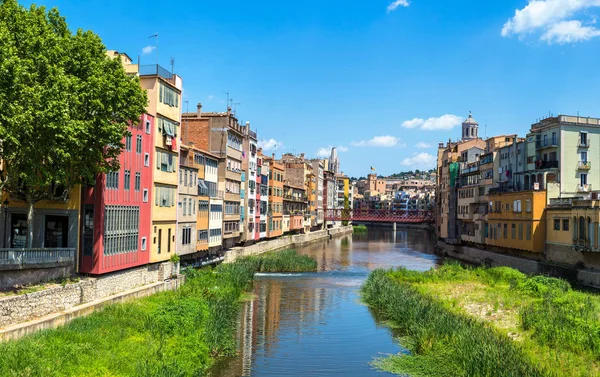 Casas coloridas e ponte Eiffel — Fotografia de Stock