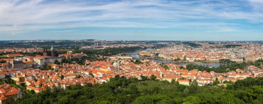 Charles Köprüsü'nün panoramik havadan görünümü