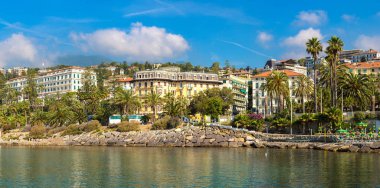 Akdeniz kıyılarında Panoraması 