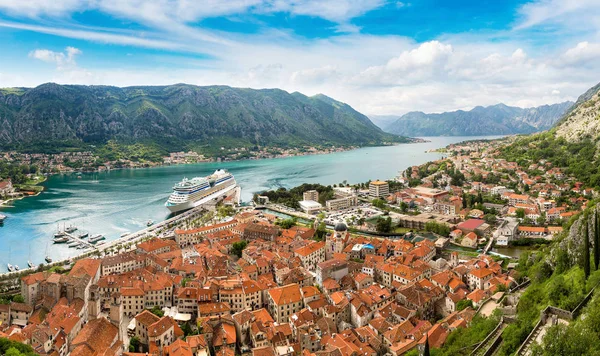 Panorama van Kotor in Montenegro — Stockfoto