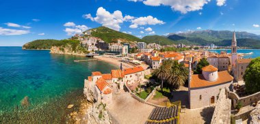 Budva'nın tarihi kent Panoraması 