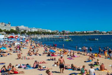 İnsanlar Cannes Beach