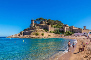 Tossa de Mar ve kale kumsalda