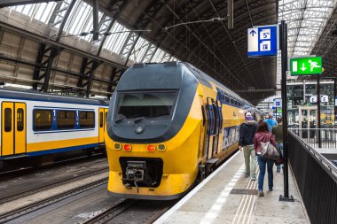 Amsterdam Merkez Tren İstasyonu