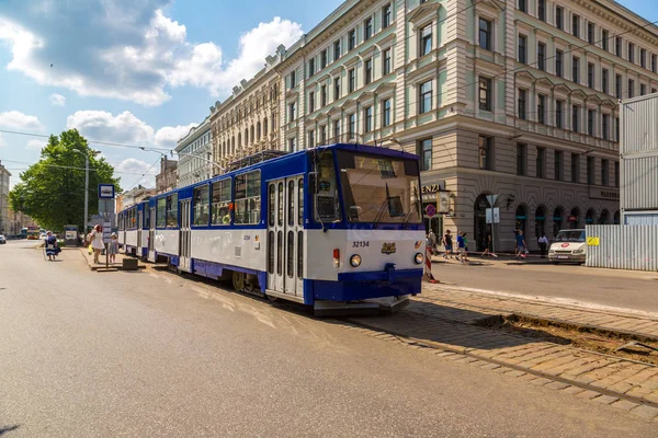 Tranvía moderno en Riga — Foto de Stock