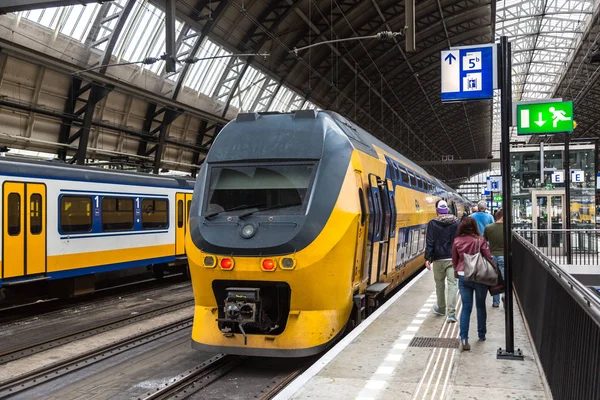 Central train station in Amsterdam — Stock Photo, Image
