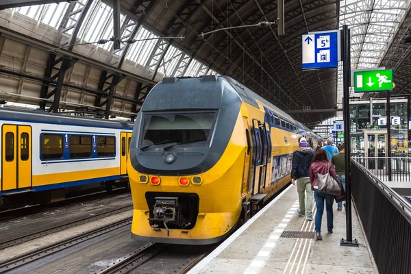 Estação ferroviária central em Amsterdã — Fotografia de Stock