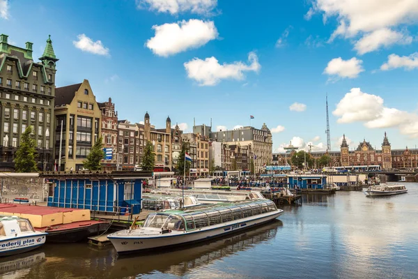 Central train station in Amsterdam — Stock Photo, Image