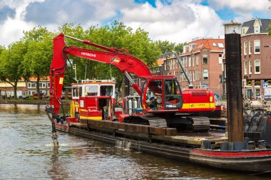 Amsterdam'ın tarihi bölümünde tarak