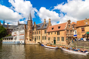 Bruges kanalda teknede turizm