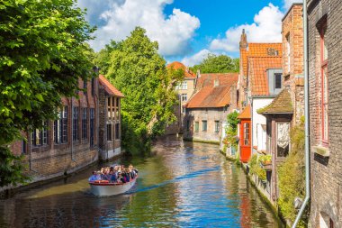 Bruges kanalda teknede turizm