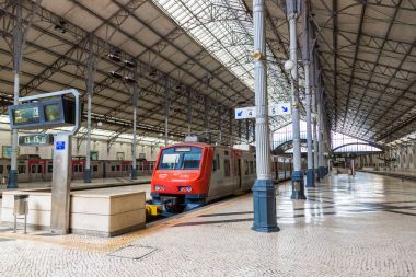 Lizbon Rossio tren istasyonu