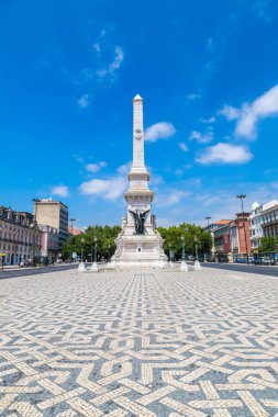 Restoratör üzerinde Restauradores Meydanı anıt