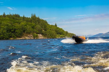 Loch Ness Gölü sürat teknesi