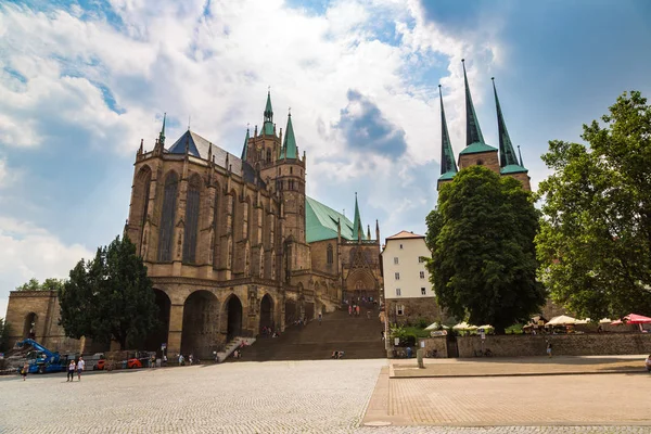 Cattedrale di Erfurt in una bellissima giornata estiva — Foto Stock