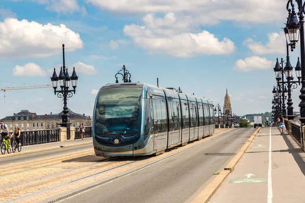 Современный городской трамвай Бордо — стоковое фото