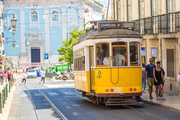ビンテージのリスボンの路面電車 — ストック写真