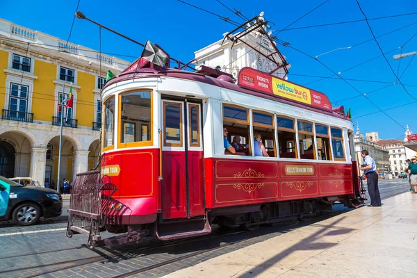 Tram vintage a Lisbona — Foto Stock