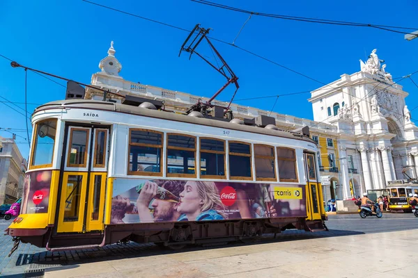 ビンテージのリスボンの路面電車 — ストック写真
