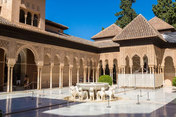 Hof van Lions in het Alhambra palace — Stockfoto