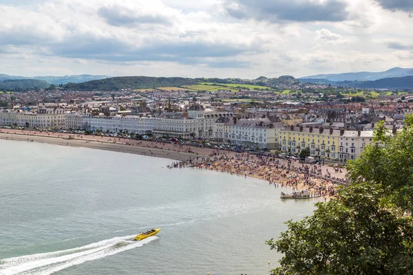 Panoramautsikt över llandudno i Wales — Stockfoto