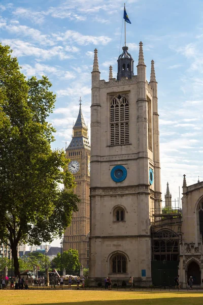 大本钟和伦敦的威斯敏斯特大教堂 — 图库照片