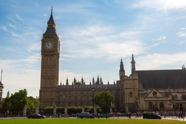 议会、 威斯敏斯特大教堂和大笨钟 — 图库照片