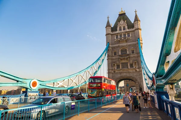 Tower Bridge in London, England — Stockfoto