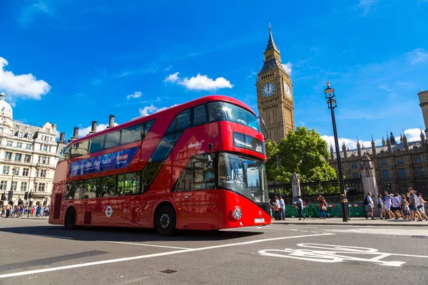 Puente de Westminster y autobús rojo de dos pisos — Foto de Stock