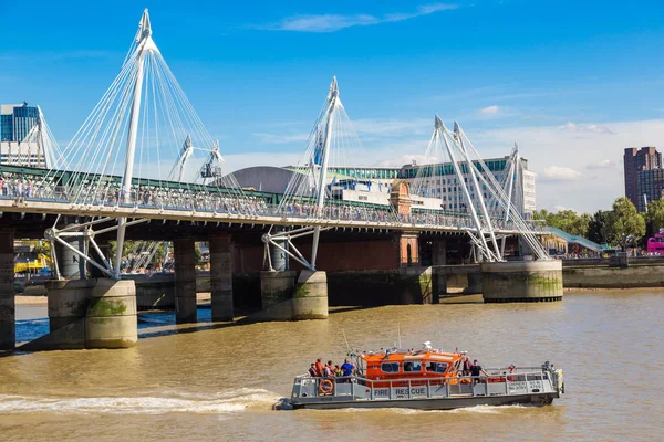 Hungerford Bridge in London. — Stockfoto