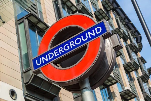 Berömda London underground skylten — Stockfoto