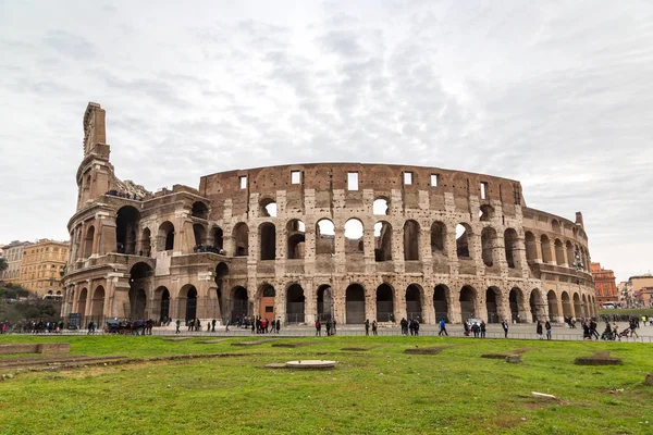 Kolosseum Roomassa, Italiassa — kuvapankkivalokuva