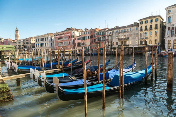 Gondola sul Canal Grande a Venezia — Foto Stock