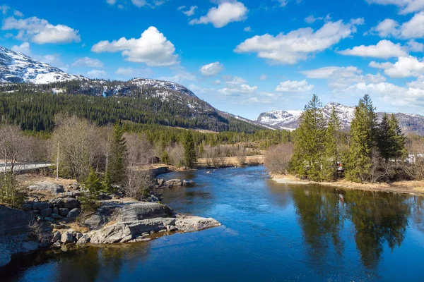 Панорама реки в Норвегии — стоковое фото