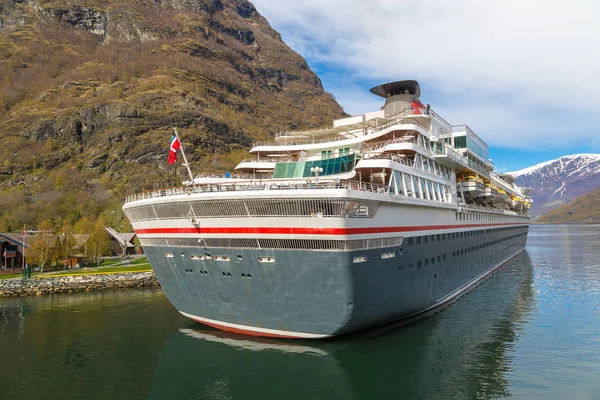 Cruise ship in Norway — Stock Photo, Image